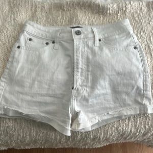 Abercrombie high rise short in white